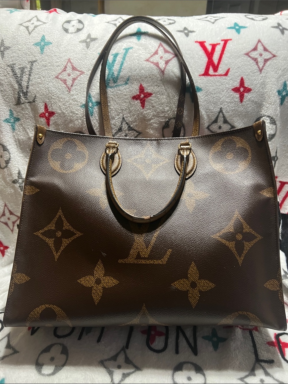 Louis Vuitton Brown reverse Monogram On The Go GM Tote with Pouch - Picture 3 of 11